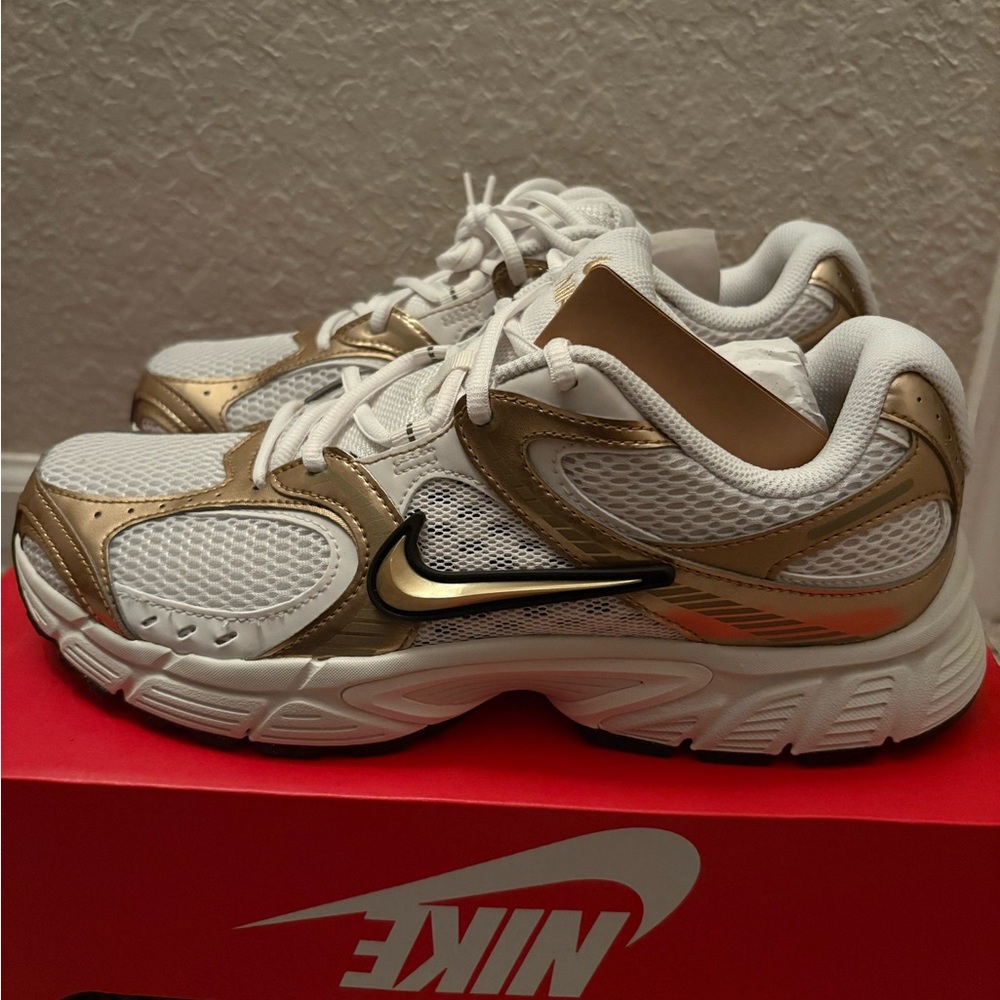 NIKE RNR V5 GOLD ‼️STEAL‼️ Size 10M